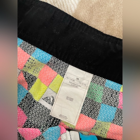 Quick Silver size 36 waist Colorful Checkered Swim Shorts - Picture 5 of 6